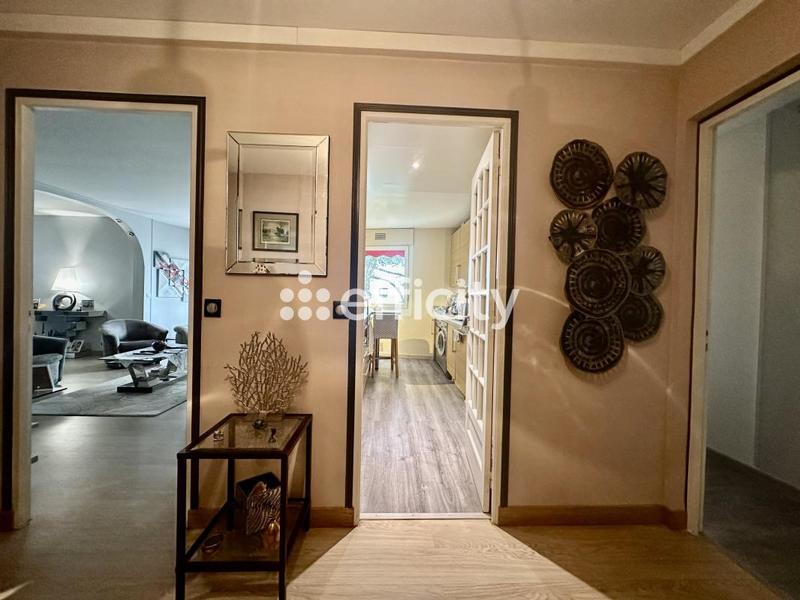 Appartement - 98 m² - 5 pièces