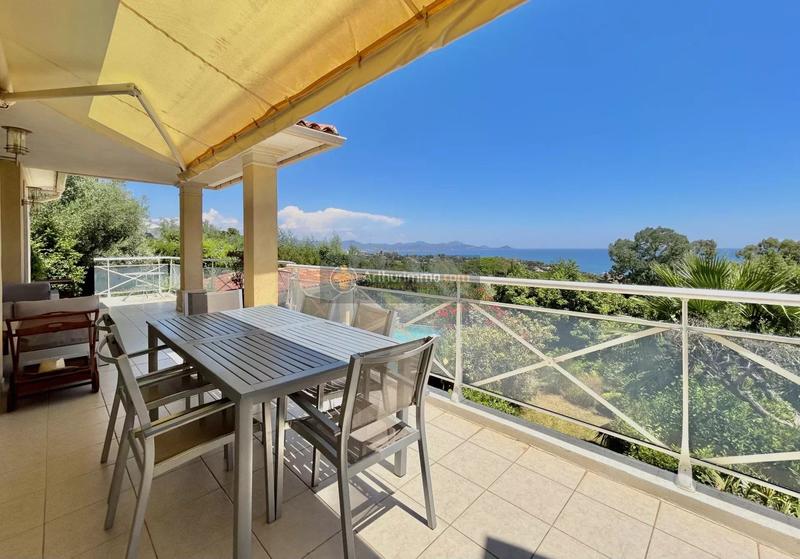 Maison - 215 m² - 7 pièces