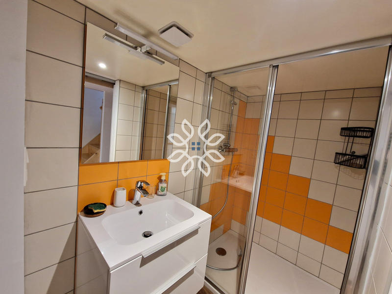 Maison - 236 m² - 9 pièces