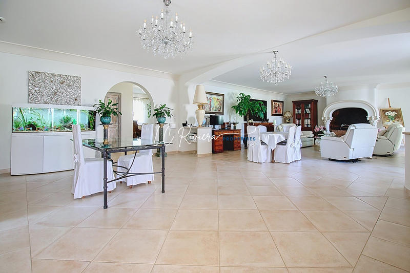 Villa - 325 m² - 10 pièces