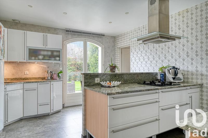 Maison - 300 m² - 9 pièces