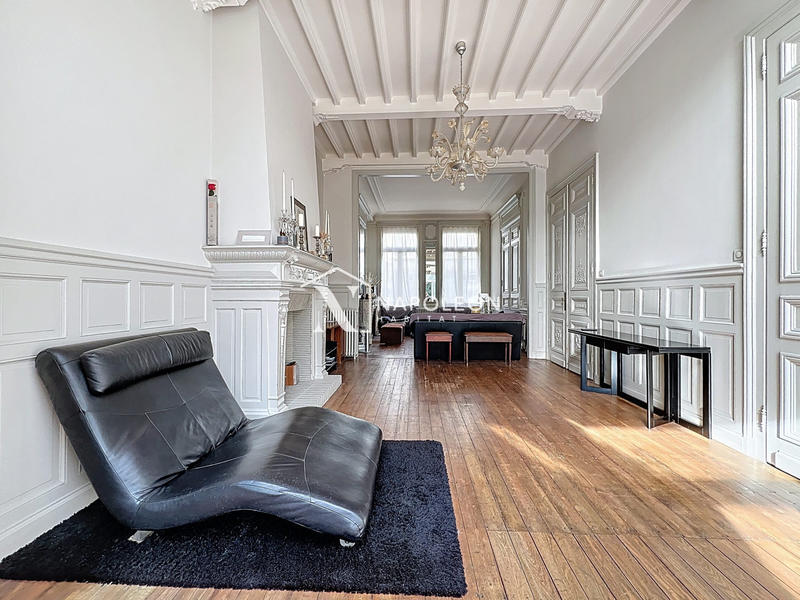 Maison - 260 m² - 7 pièces