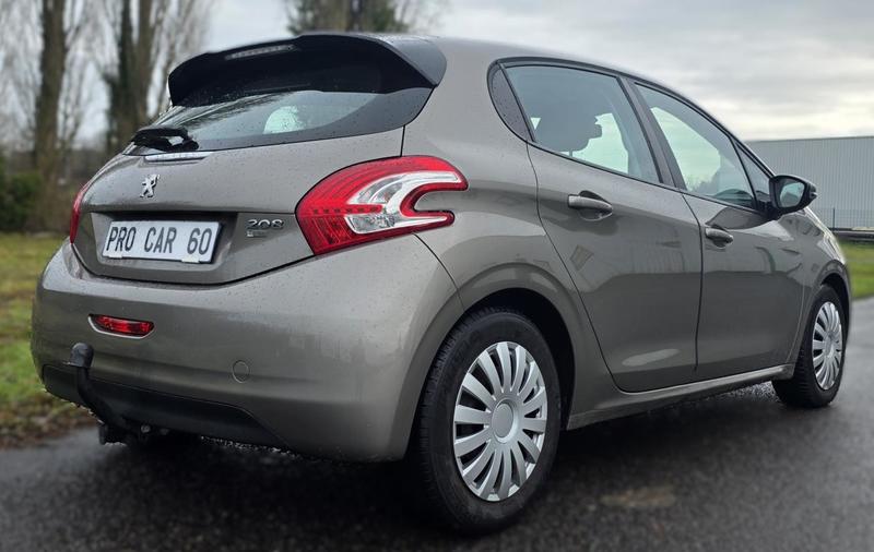 Peugeot 208 1.6 hdi 92cv Style 5p Distribution + Révision faites