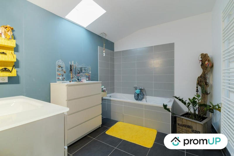 Maison - 93 m² - 4 pièces