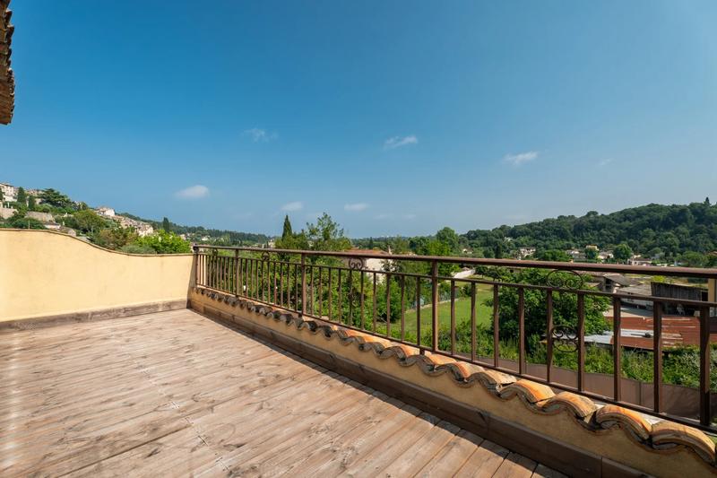 Maison - 300 m² - 4 pièces