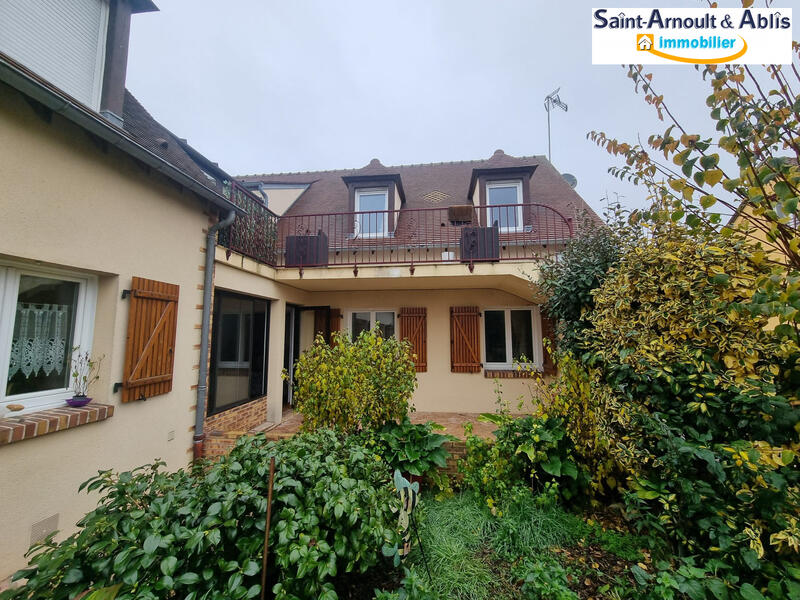 Maison traditionnelle - 250 m² - 12 pièces