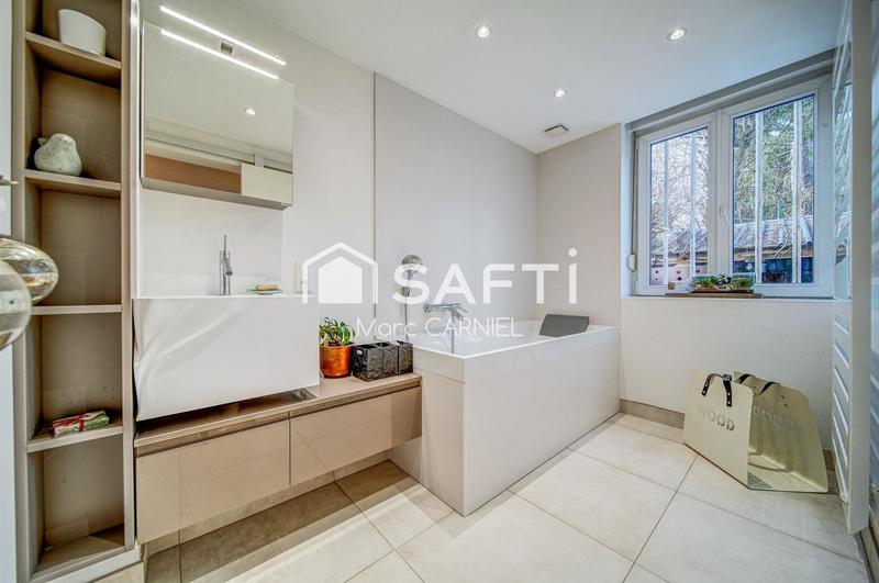 Maison - 335 m² - 11 pièces