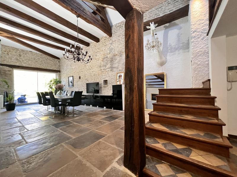 Maison - 430 m² - 10 pièces