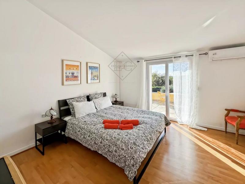 Villa - 250 m² - 7 pièces