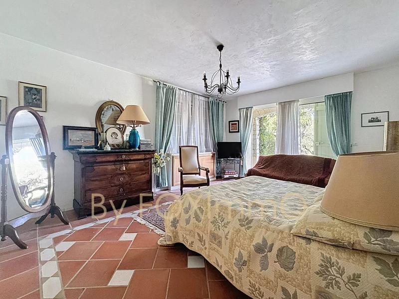 Villa - 372 m² - 9 pièces