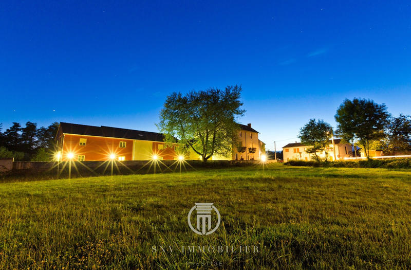 Propriété - 1 457 m² - 34 pièces