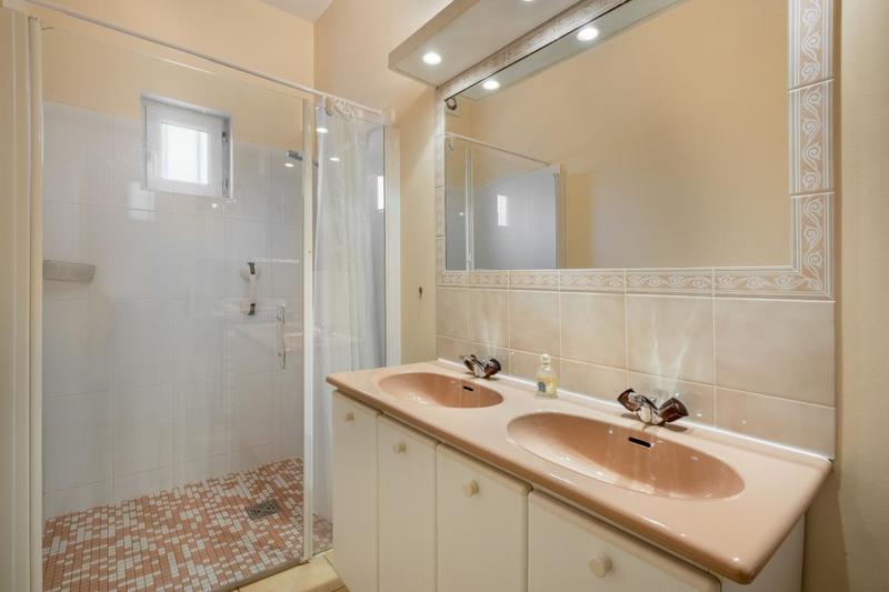 Maison - 245 m² - 7 pièces