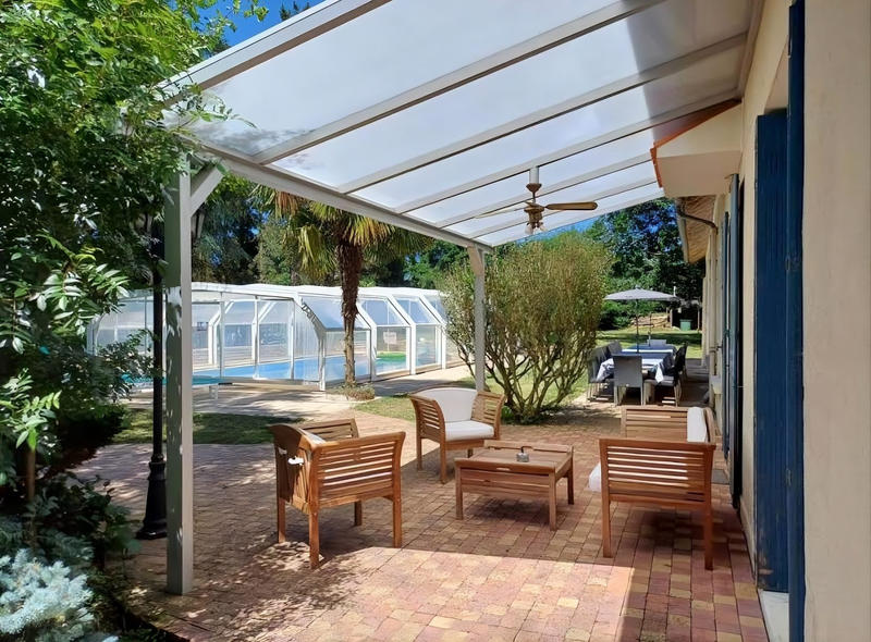 Maison - 330 m² - 11 pièces