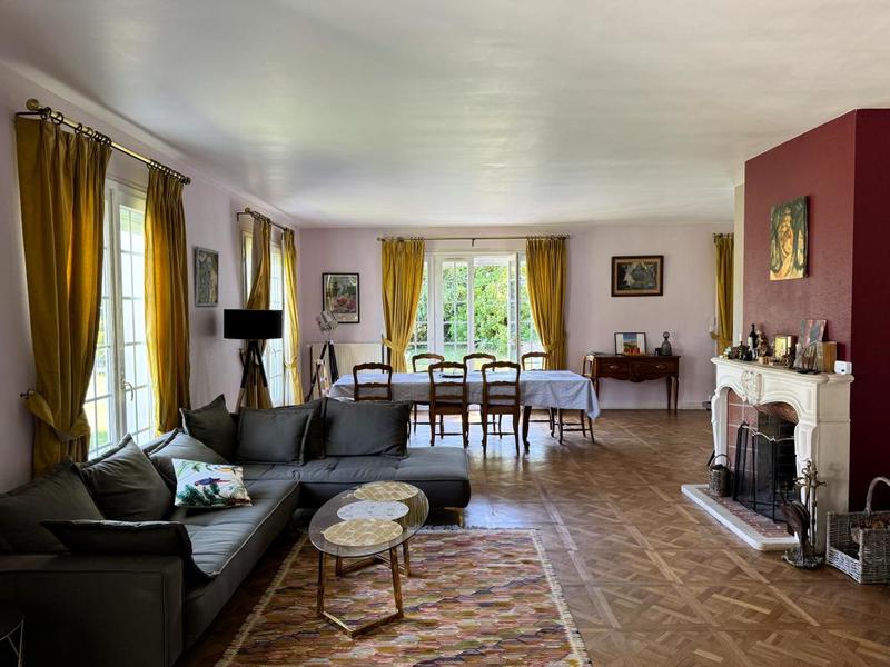 Maison - 300 m² - 9 pièces