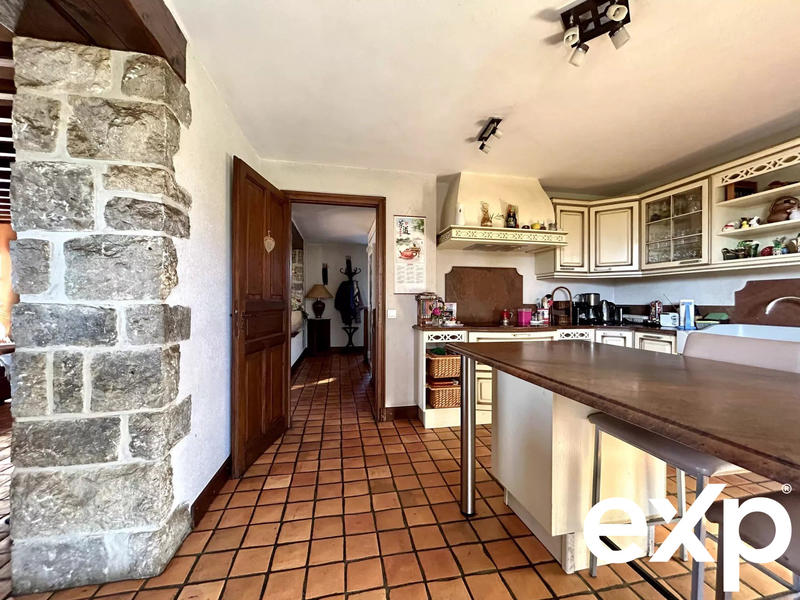 Maison - 204 m² - 6 pièces