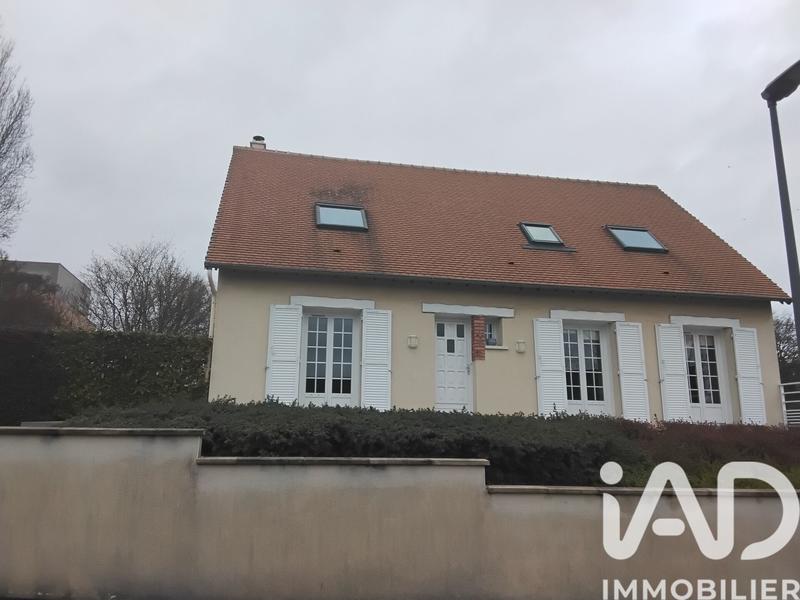 Maison - 140 m² - 8 pièces