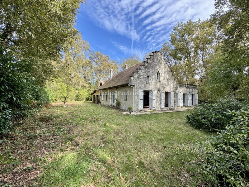 Maison - 232 m² - 8 pièces