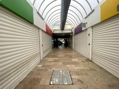 Local commercial - 616 m²