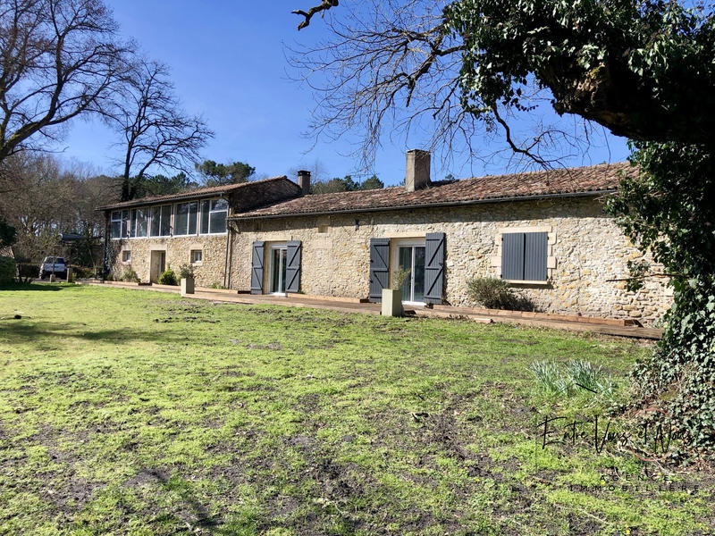 Maison ancienne - 243 m² - 10 pièces