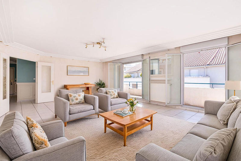 Appartement - 140 m² - 5 pièces