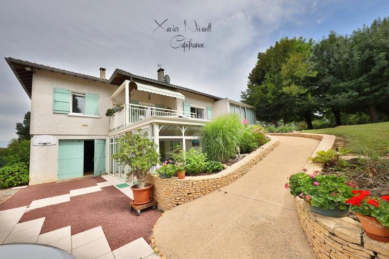 Maison - 224 m² - 8 pièces