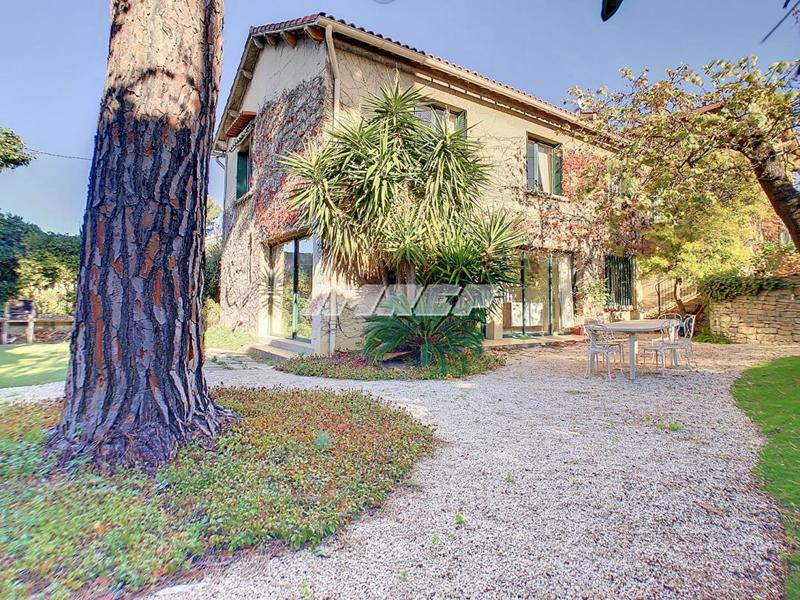 Maison - 200 m² - 7 pièces