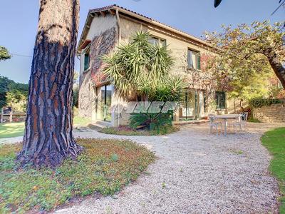 Maison - 200 m² - 7 pièces