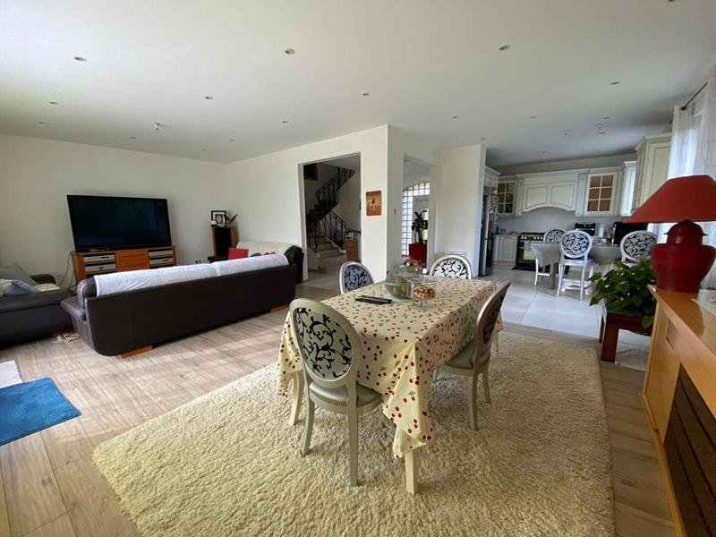 Maison - 230 m² - 6 pièces