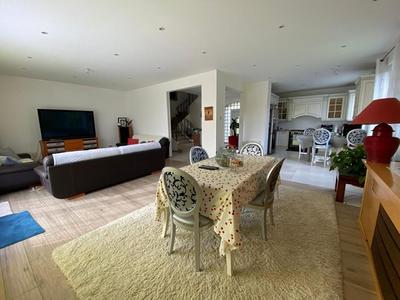 Maison - 230 m² - 6 pièces