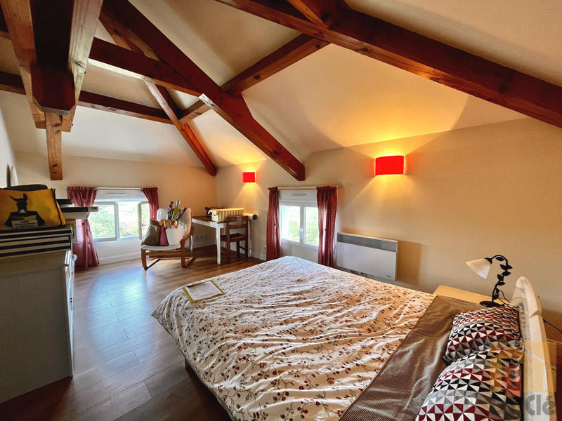 Maison - 207 m² - 10 pièces