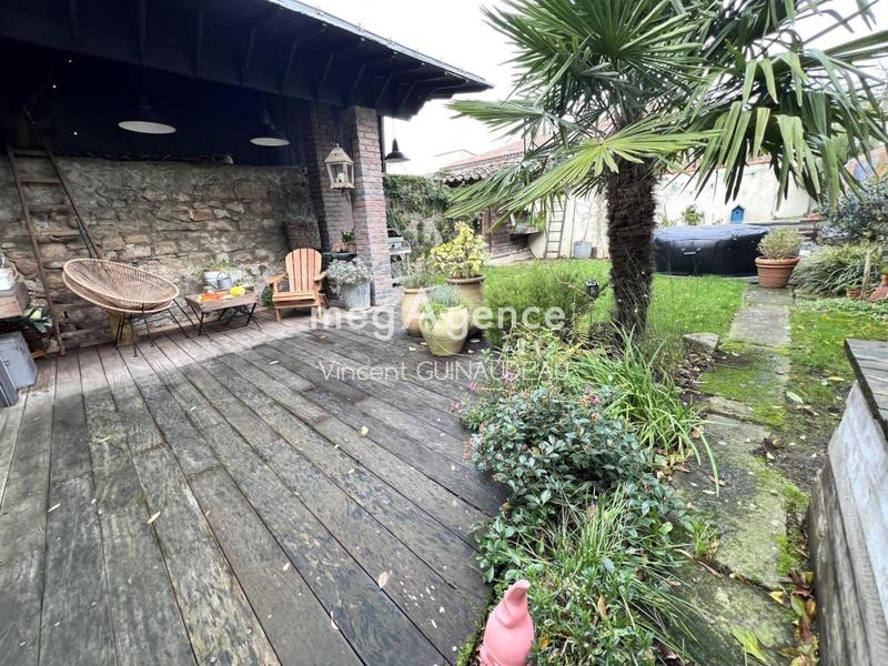 Maison - 208 m² - 9 pièces