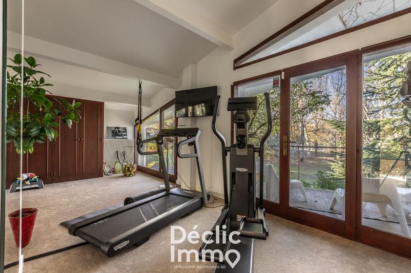 Maison - 280 m² - 8 pièces