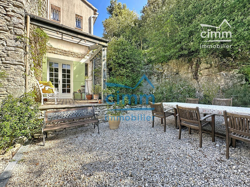 Maison - 221 m² - 9 pièces