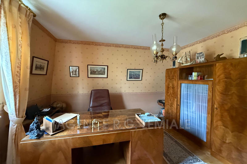 Maison - 223 m² - 7 pièces