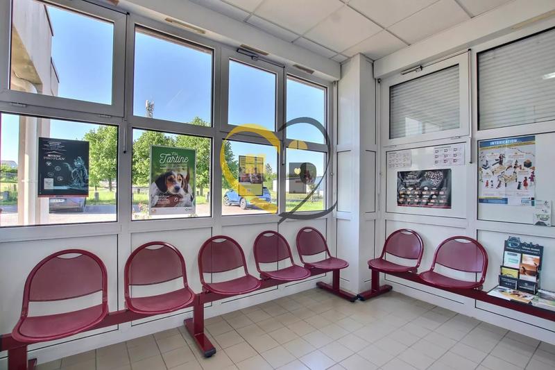 Local commercial - 185 m² - 10 pièces