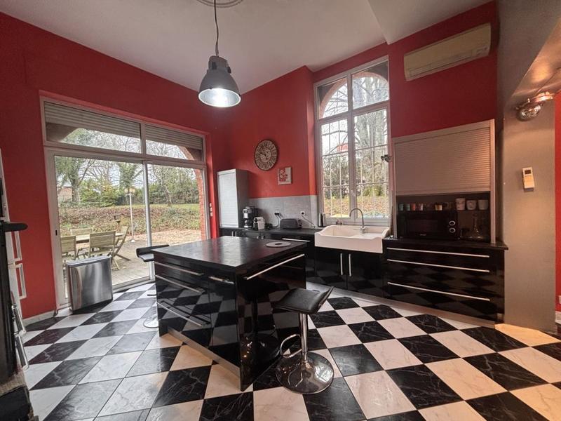 Demeure - 435 m² - 13 pièces