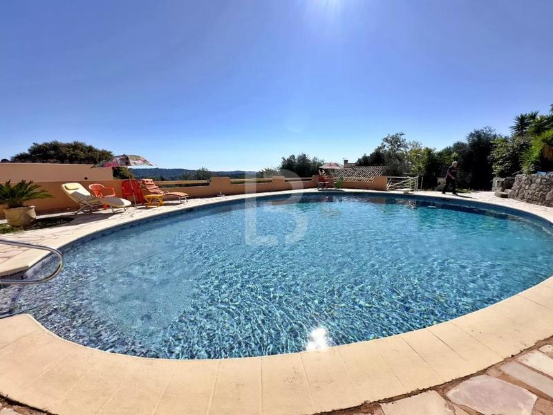 Propriété - 192 m² - 8 pièces