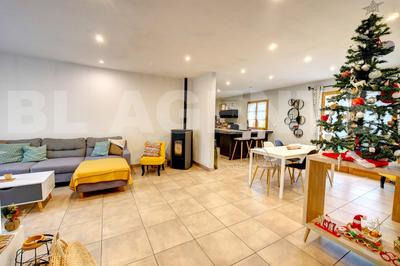 Maison traditionnelle - 115 m² - 6 pièces