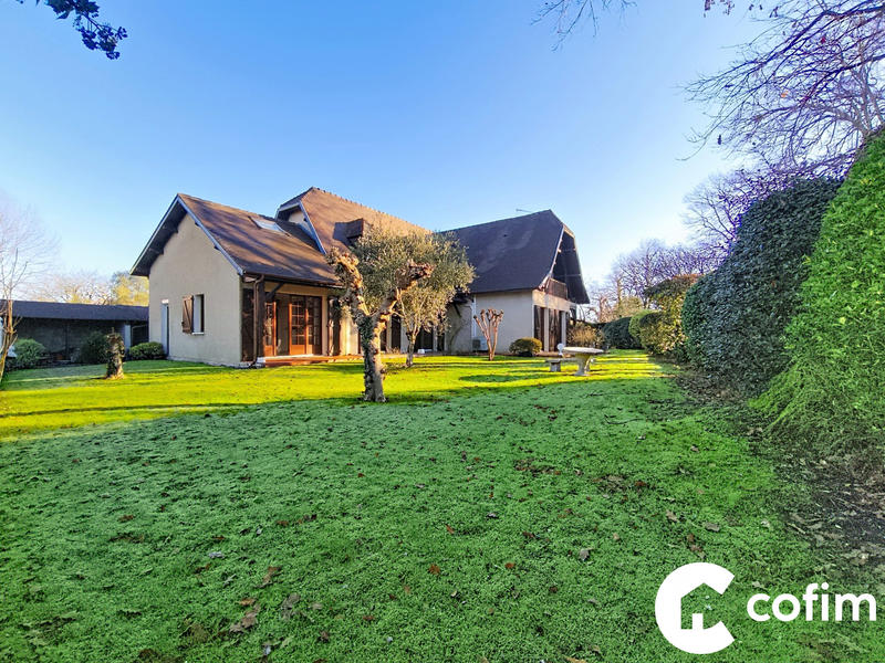 Maison - 209 m² - 8 pièces