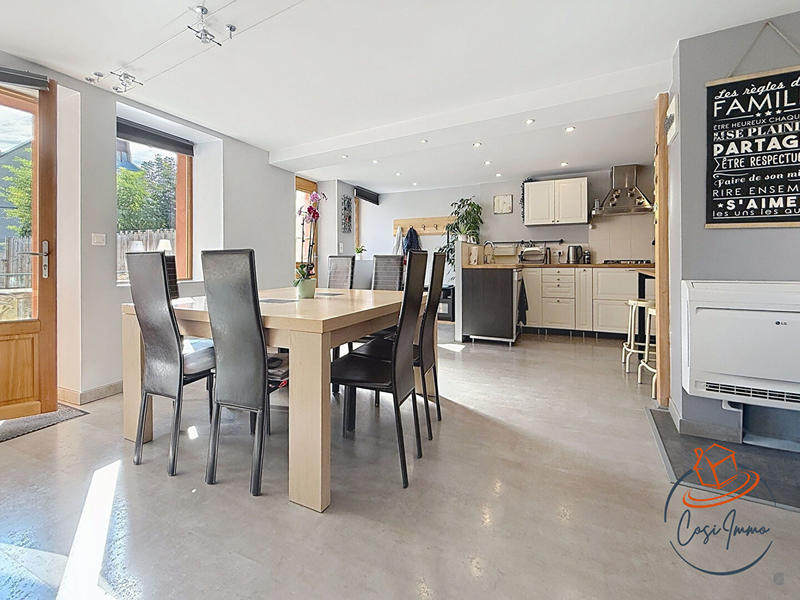 Maison - 240 m² - 7 pièces