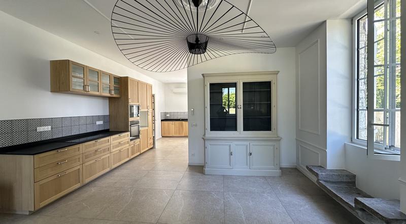 Maison bourgeoise - 350 m² - 8 pièces