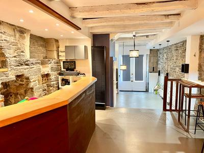 Maison - 230 m² - 13 pièces