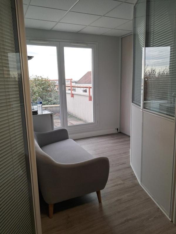 Local commercial - 84 m² - 4 pièces