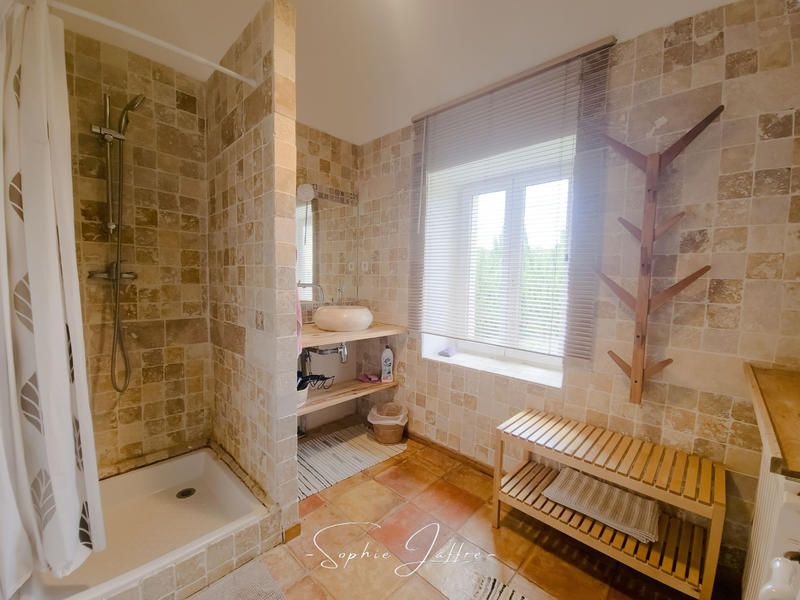 Mas - 273 m² - 8 pièces