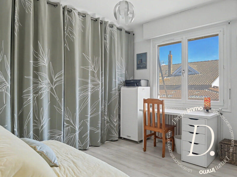 Maison - 204 m² - 7 pièces