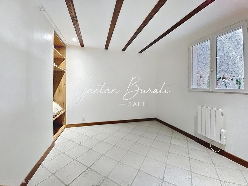 Maison - 223 m² - 9 pièces