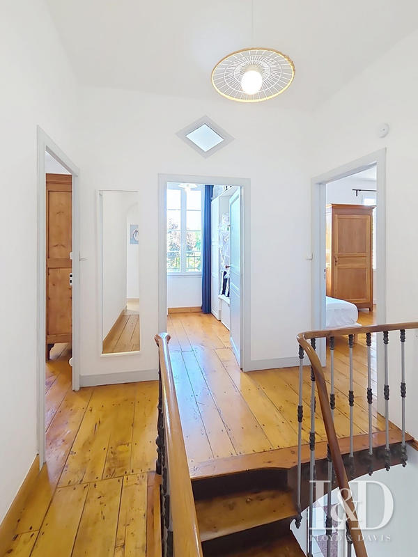 Maison - 376 m² - 15 pièces