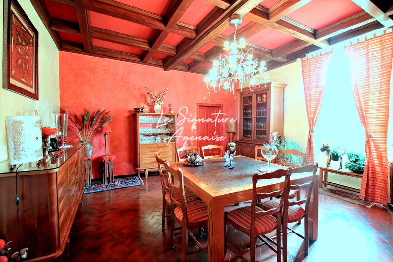 Maison - 275 m² - 8 pièces