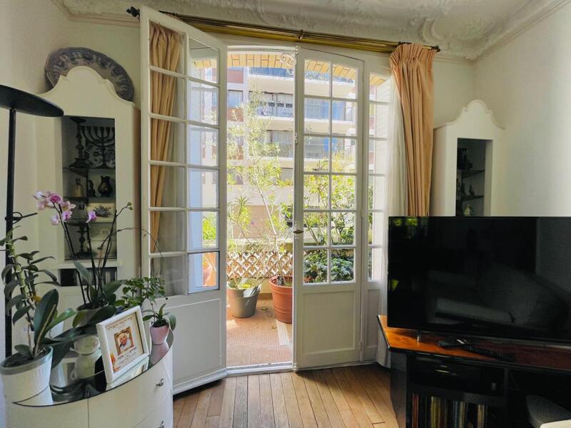 Appartement - 222 m² - 7 pièces