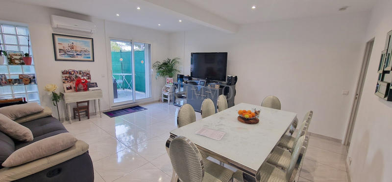 Local commercial - 85 m² - 4 pièces